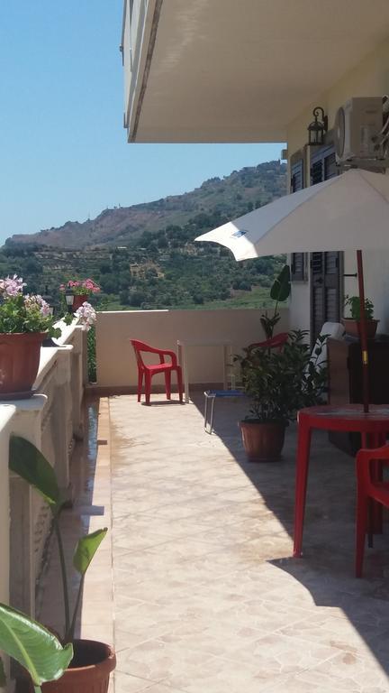 Il Belvedere vicino Taormina Savoca Esterno foto
